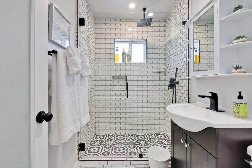 Сasa de vacaciones Mj Cozy 2b1b Duplex Ac Walk To Shopping 1891 Santa Clara