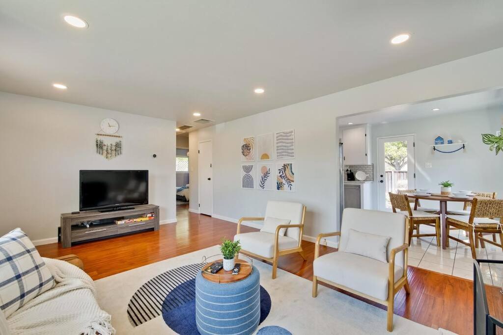 Mj Cozy 2b1b Duplex Ac Walk To Shopping 1891 Сasa de vacaciones